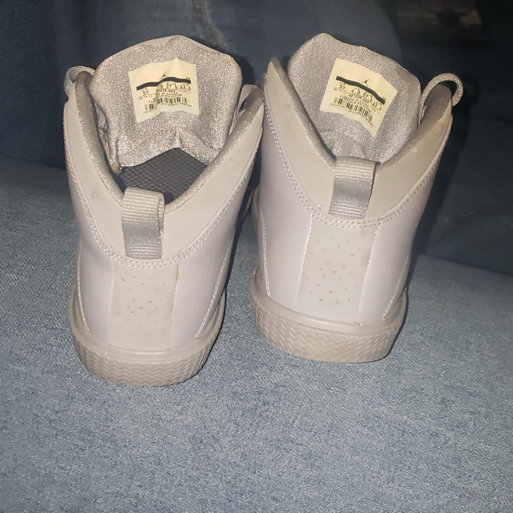 Air Jordan - Picture 2 of 4